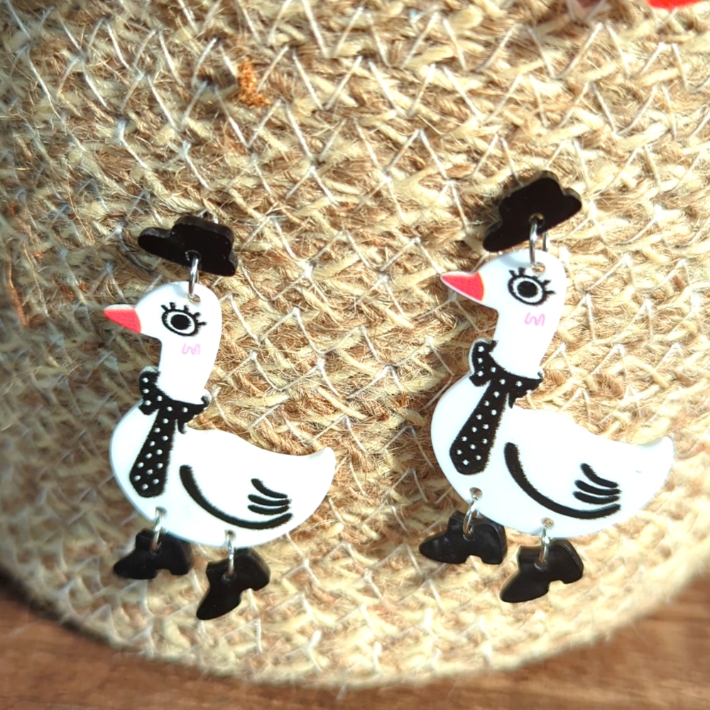 NWT/IP: (unbranded) ๐ฆ๐๐ฉ๐๐ชฟ FASHION DUCK๐ชฟ๐๐ฉ๐๐ฆacrylic dangle earrings - Picture 5 of 6